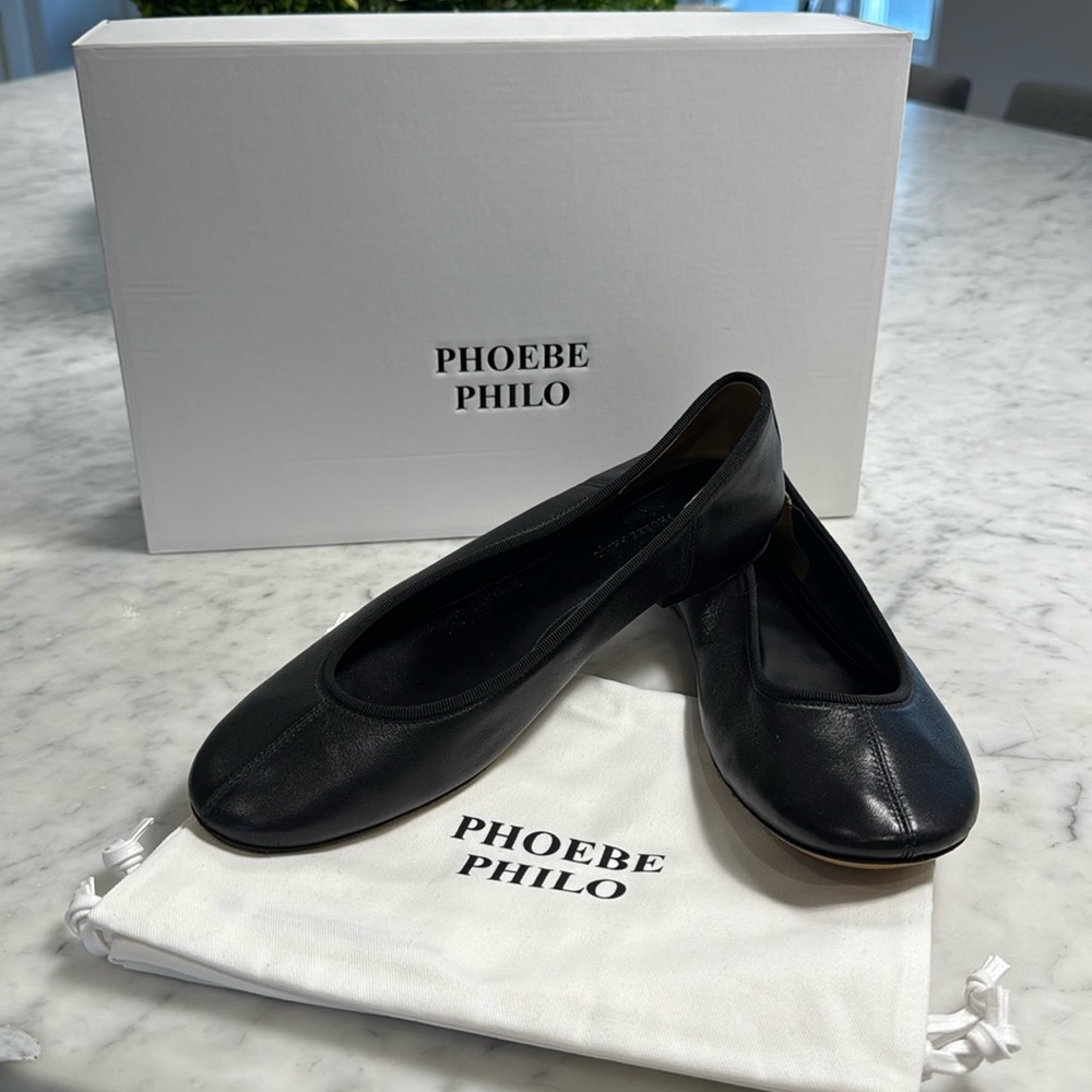 PHOEBE PHILO black leather ballet flats